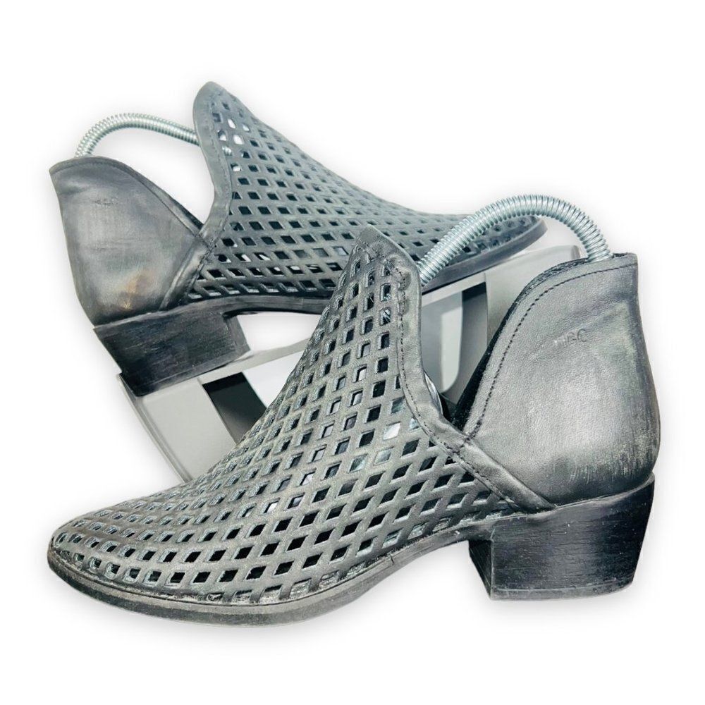Musse & Cloud Network Perf Ankle Bootie Distressed Black Women's 7